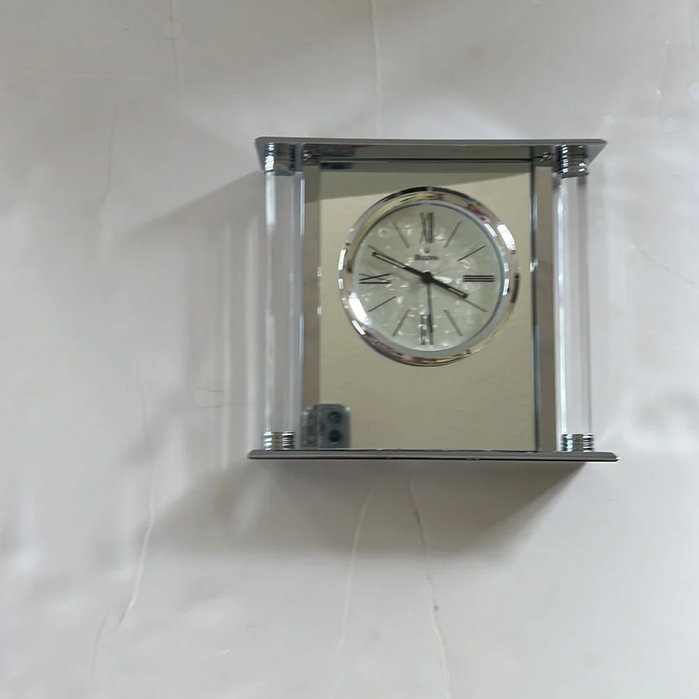 Bulova  Tabletop Clock. - Picture 4 of 4